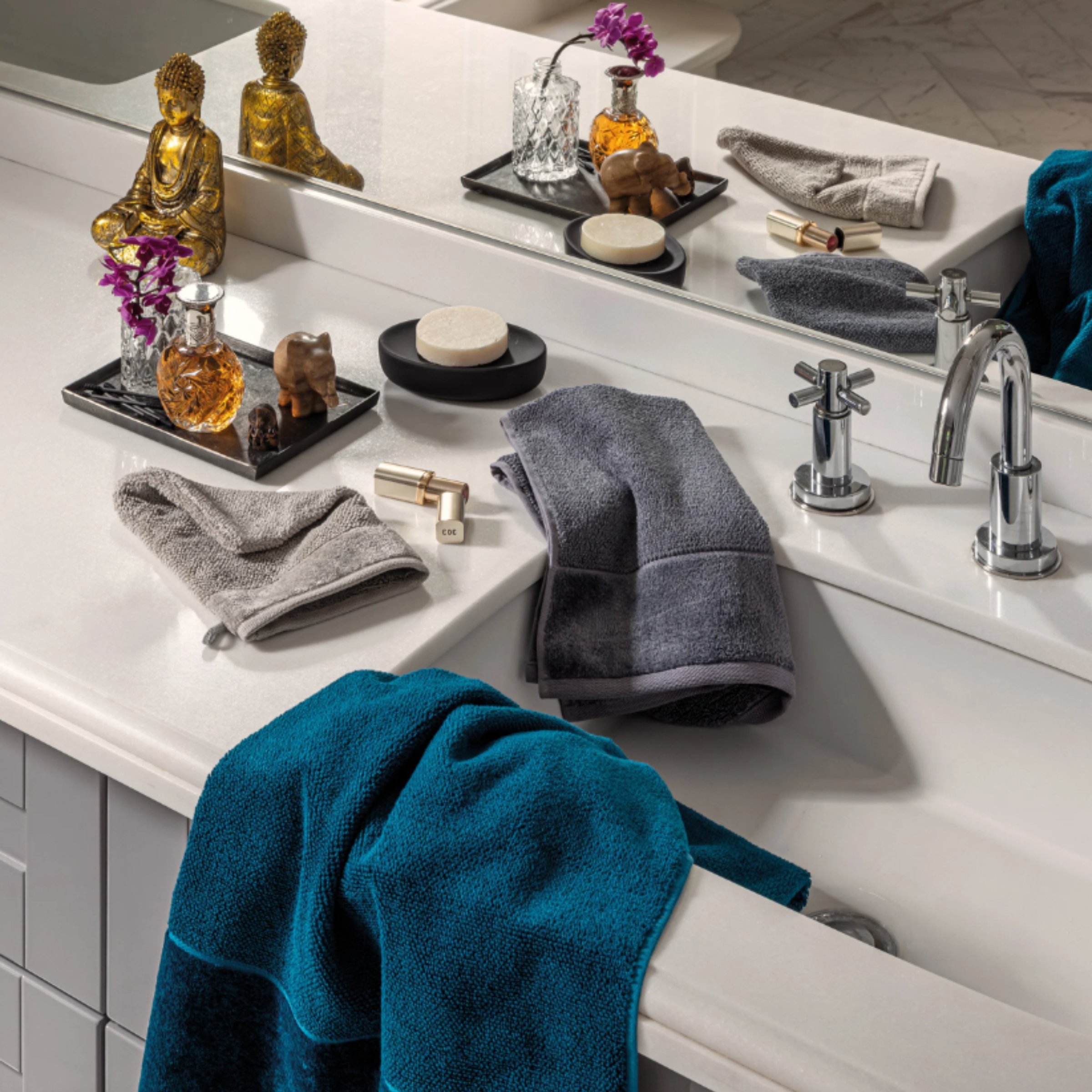 Möve Bamboo Luxe handdoek effen met velours rand